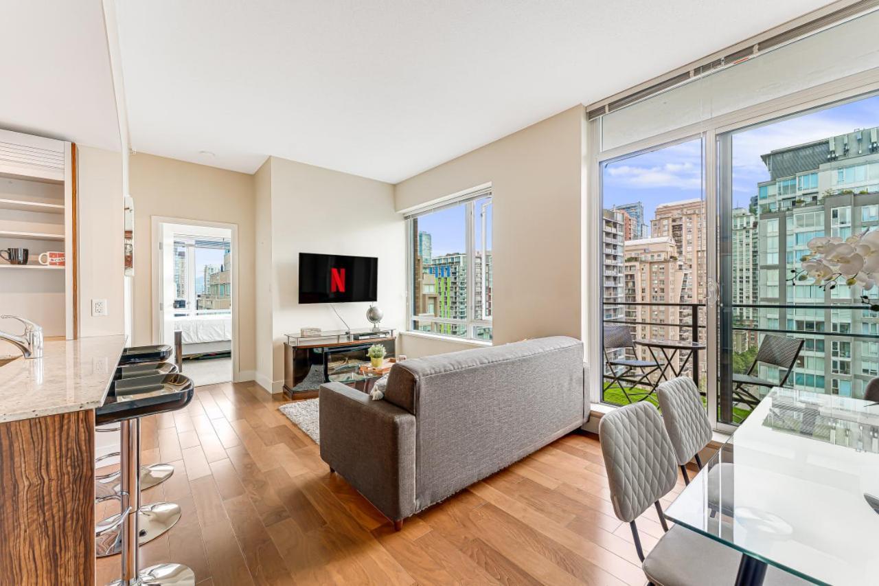 Cozy 1 Bdr Apartment Located In Yaletown Area With City View Vancouver Bagian luar foto